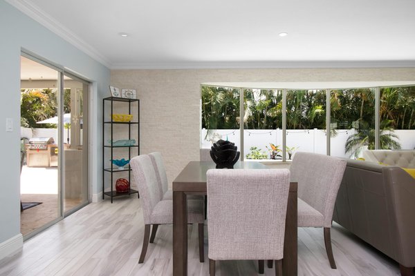 Baie vitrée coulissante : sublimez votre intérieur et extérieur